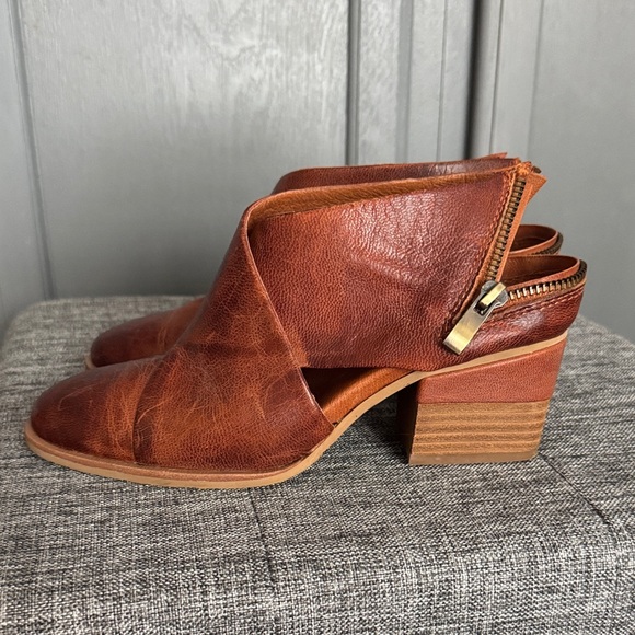 Antelope Women's Shoes - Picture 2 of 5